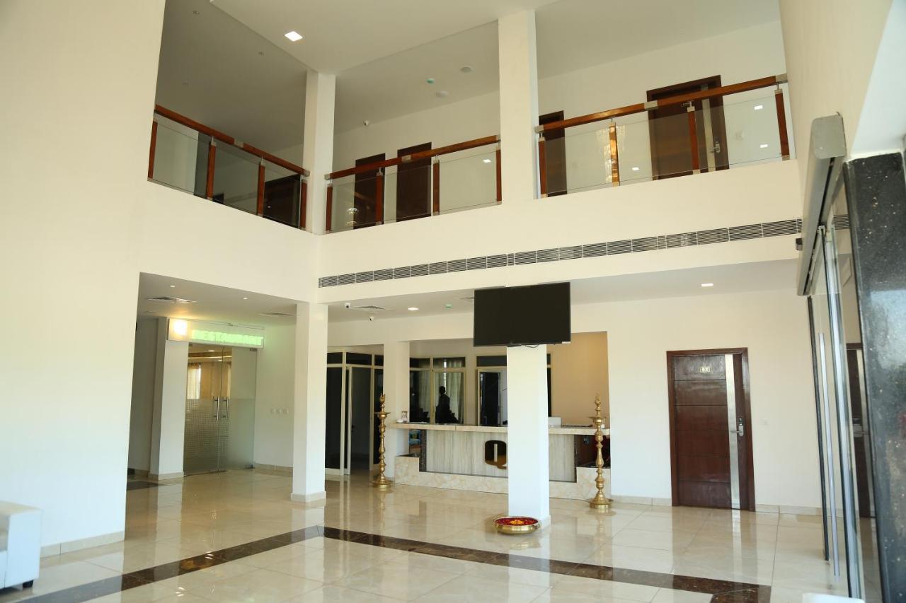 Hotel Queens Inn Velanganni Bagian luar foto