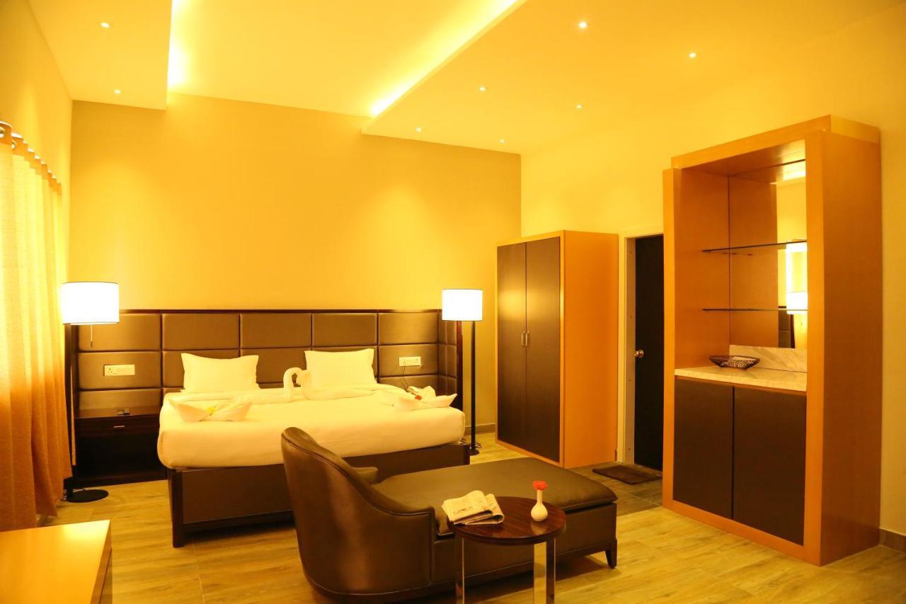 Hotel Queens Inn Velanganni Bagian luar foto