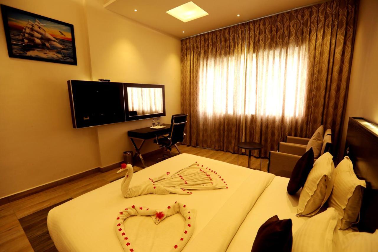 Hotel Queens Inn Velanganni Bagian luar foto