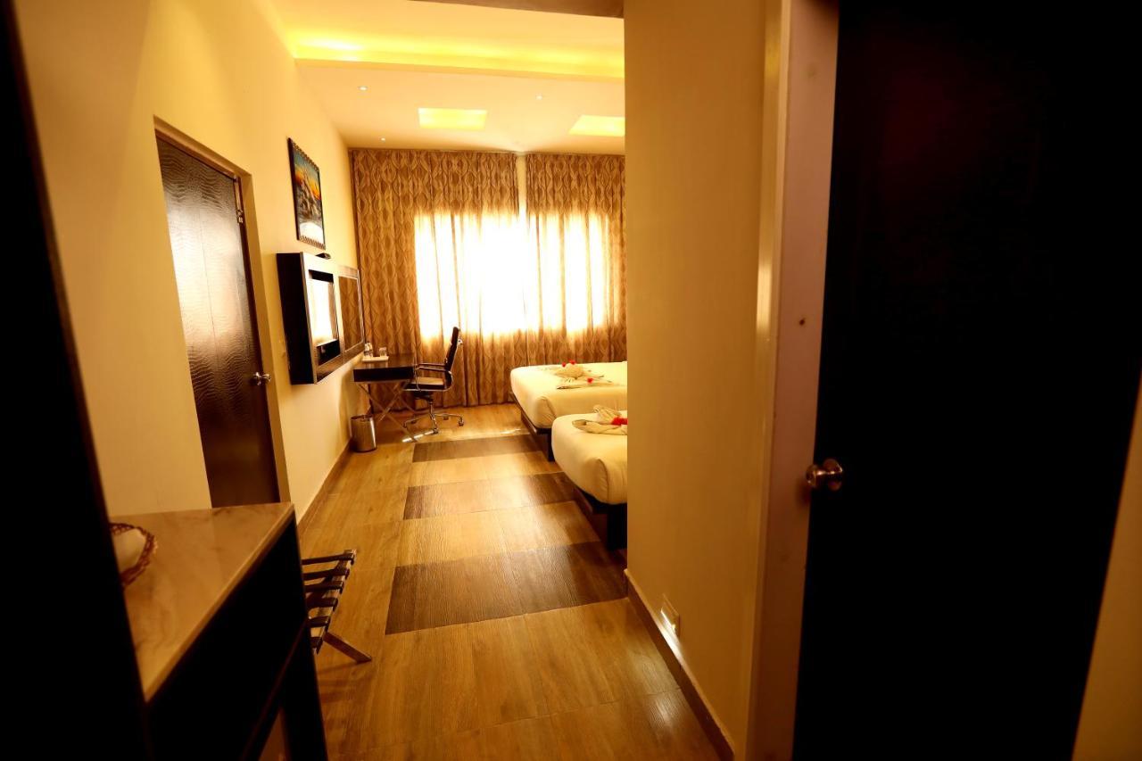 Hotel Queens Inn Velanganni Bagian luar foto