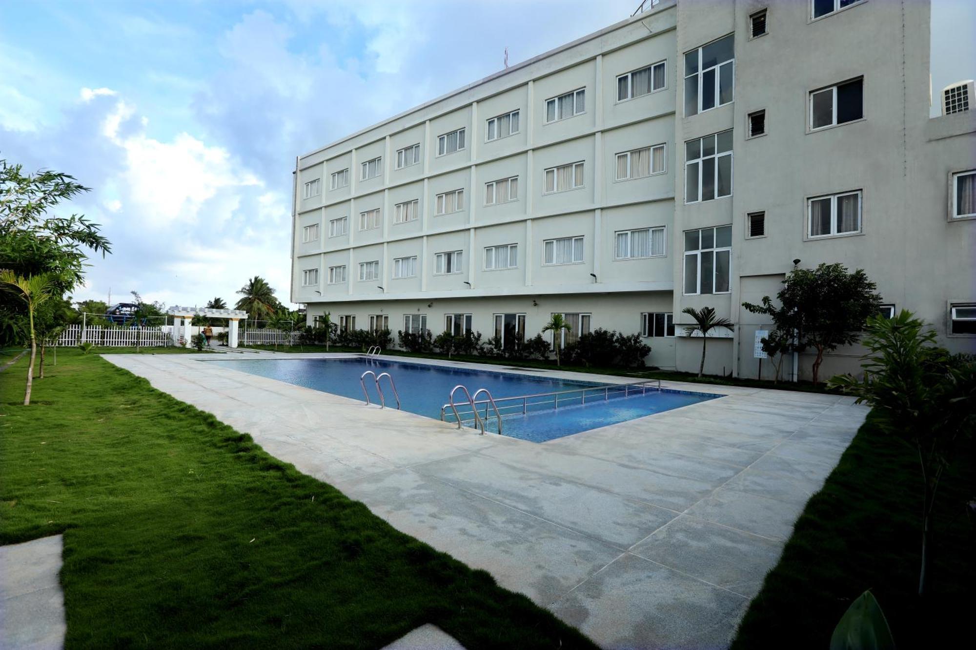 Hotel Queens Inn Velanganni Bagian luar foto