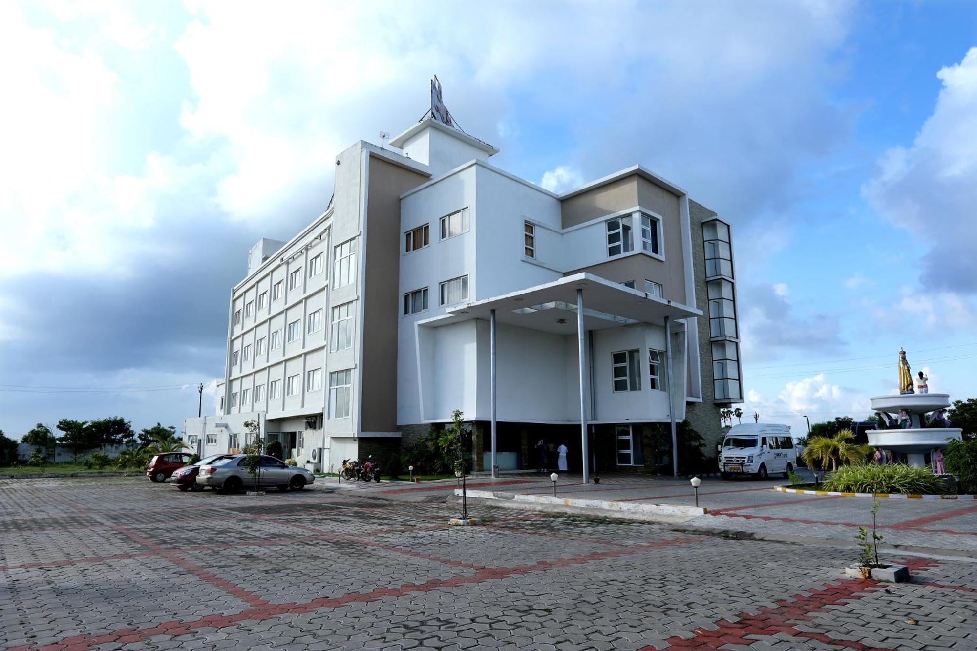 Hotel Queens Inn Velanganni Bagian luar foto