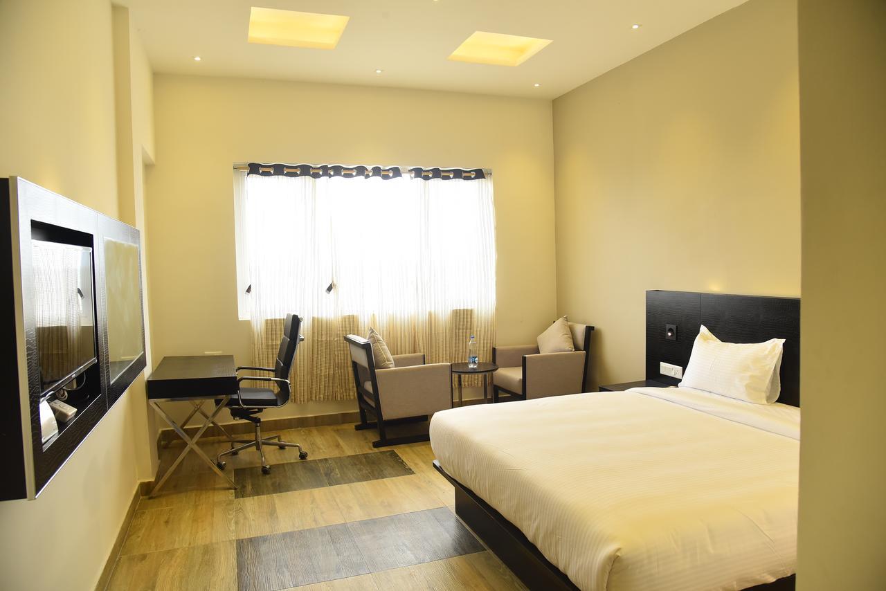 Hotel Queens Inn Velanganni Bagian luar foto