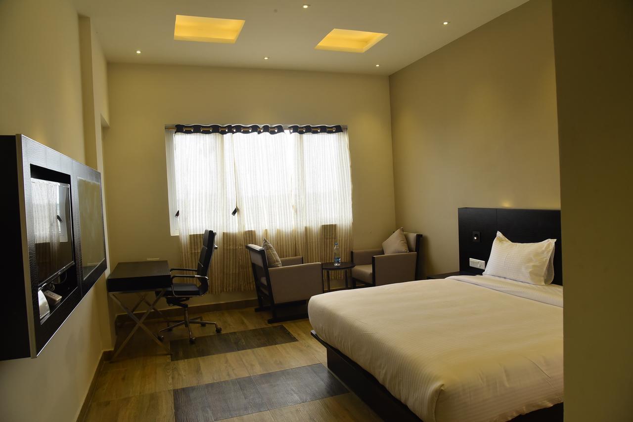 Hotel Queens Inn Velanganni Bagian luar foto