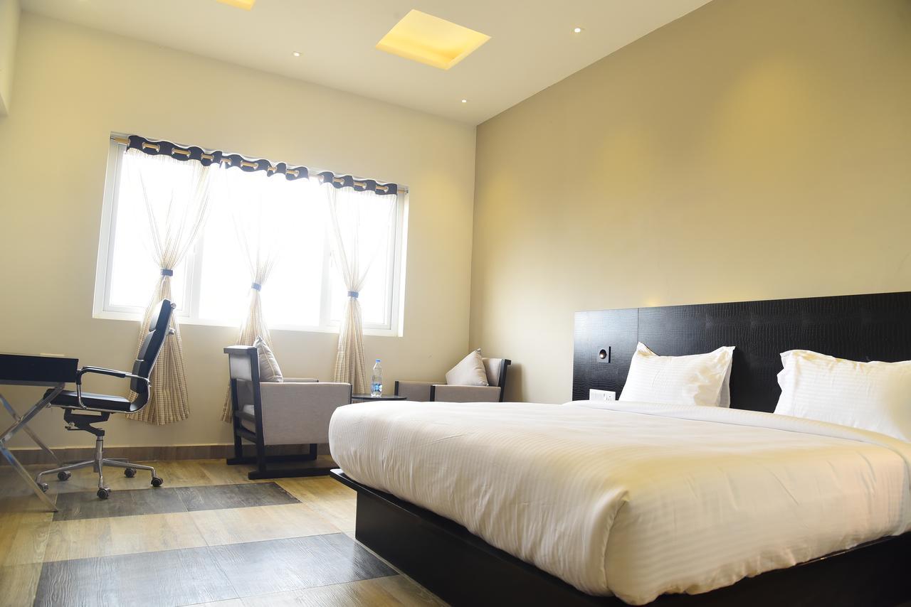 Hotel Queens Inn Velanganni Bagian luar foto