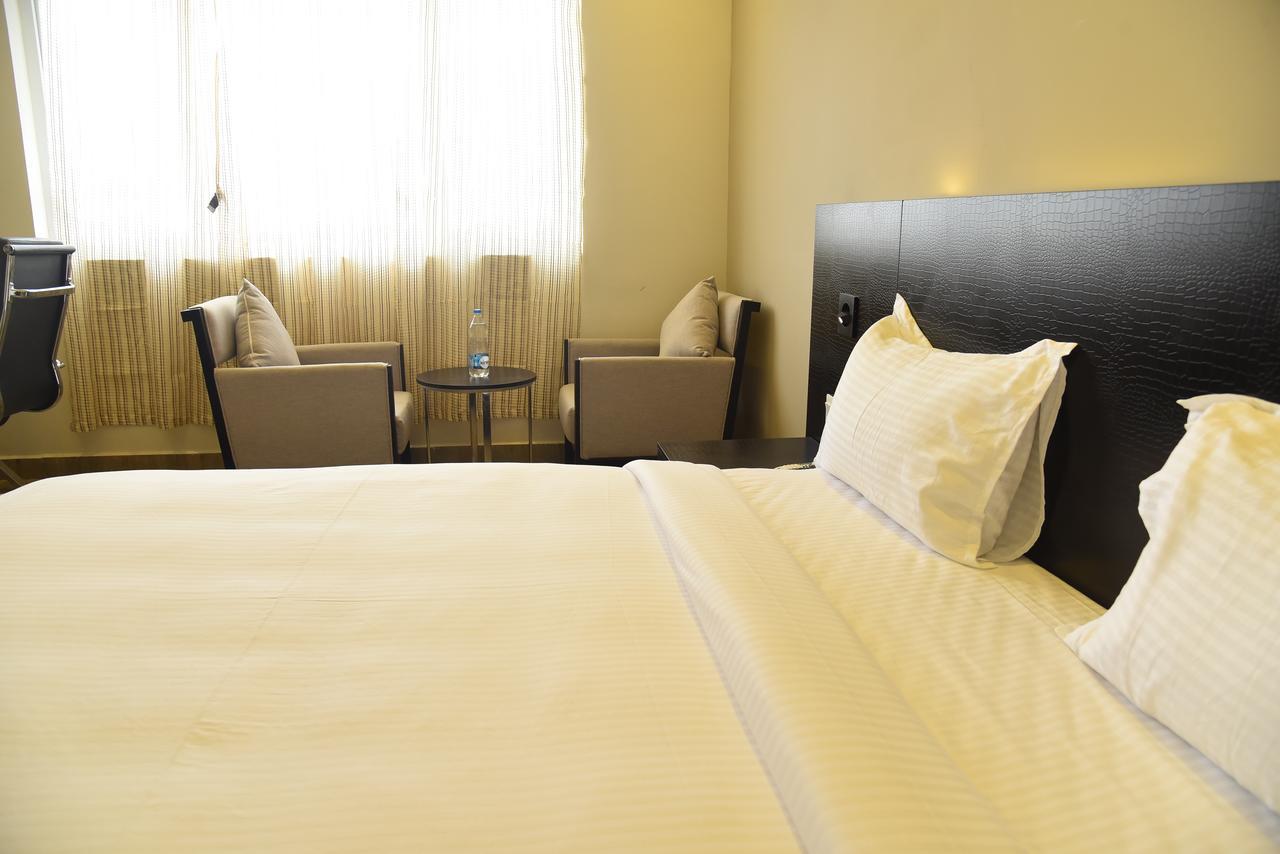Hotel Queens Inn Velanganni Bagian luar foto