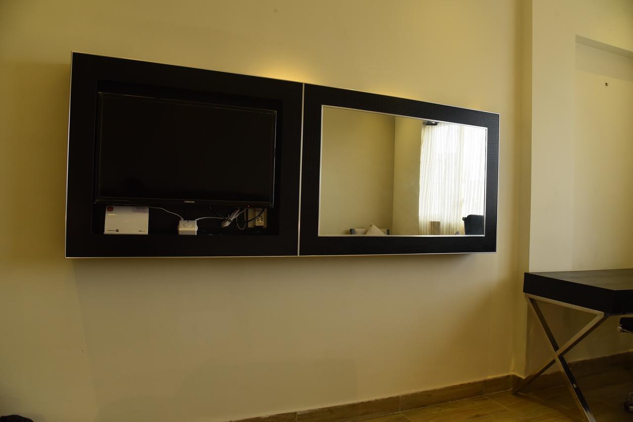 Hotel Queens Inn Velanganni Bagian luar foto