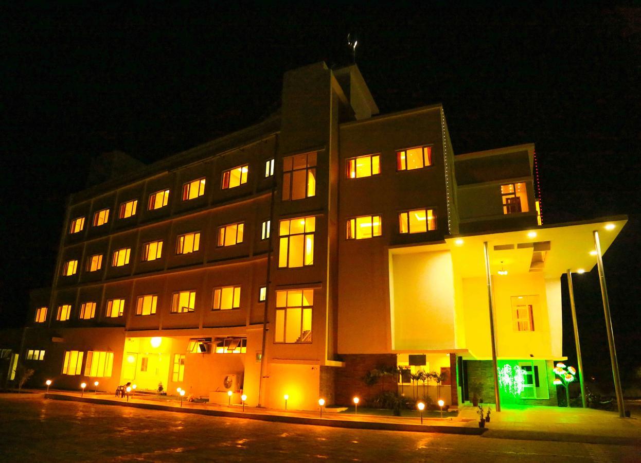 Hotel Queens Inn Velanganni Bagian luar foto