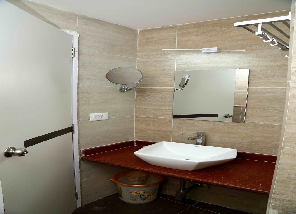 Hotel Queens Inn Velanganni Bagian luar foto