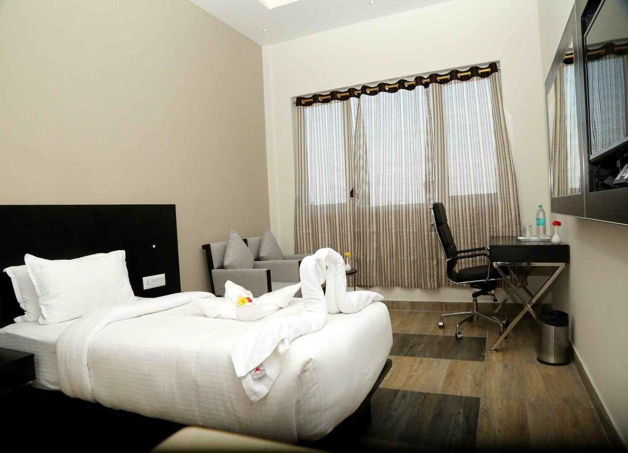 Hotel Queens Inn Velanganni Bagian luar foto