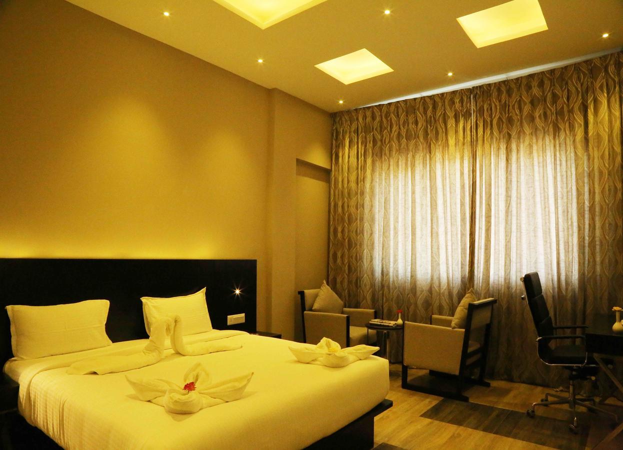 Hotel Queens Inn Velanganni Bagian luar foto